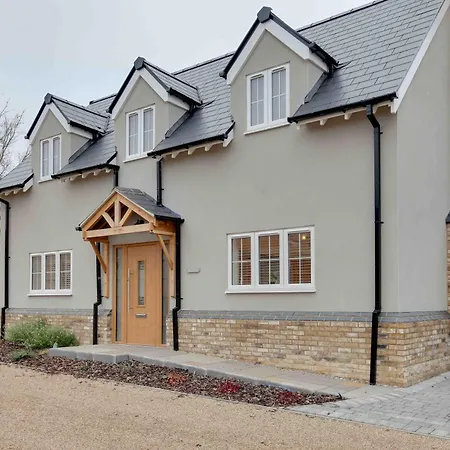 Kestrel Gardens Dunmow Villa Great Dunmow Exterior photo